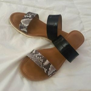 Dolce Vita slides size 8